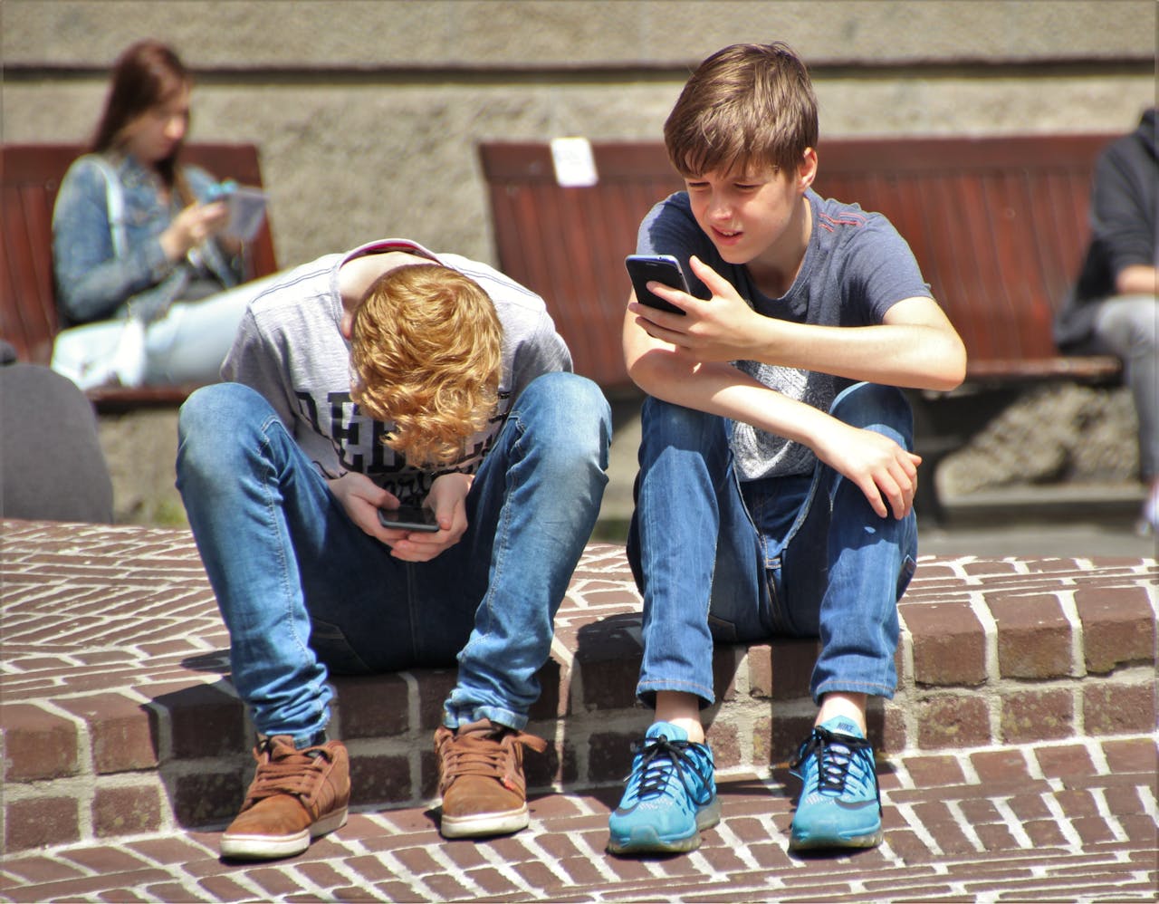 preteens on phones