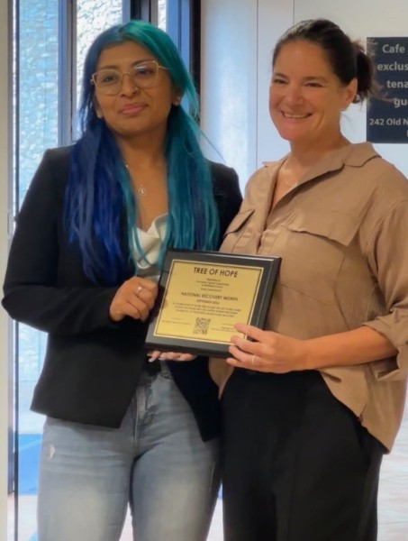 Anarai Meza accepts tree of hope plaque from Mara Carlin